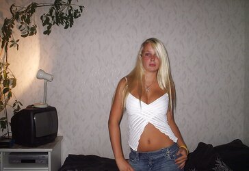 Inexperienced blondes sandra naked