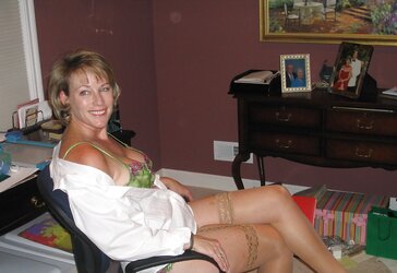 Light-Haired Mature Wifey Showcases Off In Front Of Her Spouse