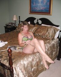 Light-Haired Mature Wifey Showcases Off In Front Of Her Spouse