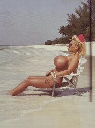 Huge-Boobed Retro Goddess - Lisa Lipps