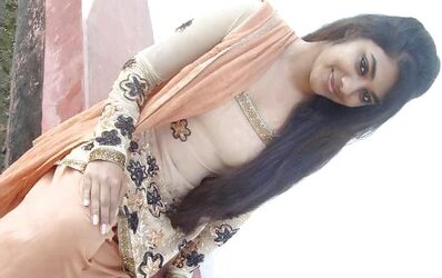 LUXURIOUS DESI INDIAN PAKI HONEYS