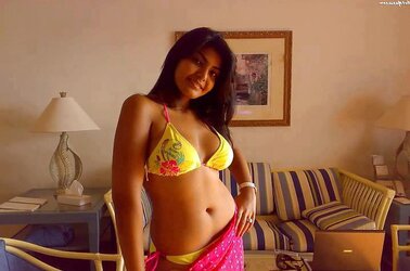 LUXURIOUS DESI INDIAN PAKI HONEYS