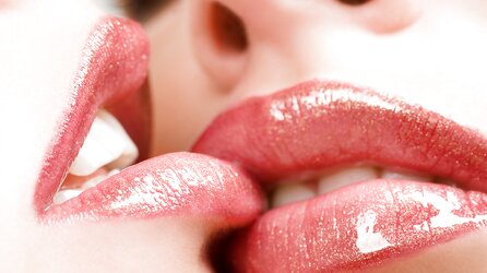 Lezzie smooch from tata tota girly-girl blog