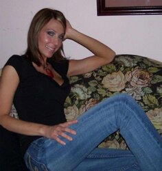 Red-Hot inexperienced woman showcasing and displaying her funbags and snatch