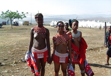 Bare Dame Groups 008 - African Tribal Celebrations