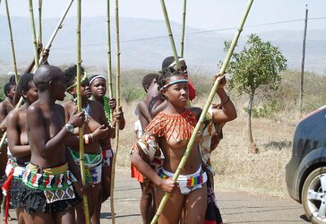 Bare Dame Groups 008 - African Tribal Celebrations