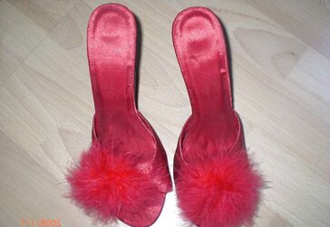 Super-Hot feather mules