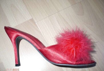 Super-Hot feather mules