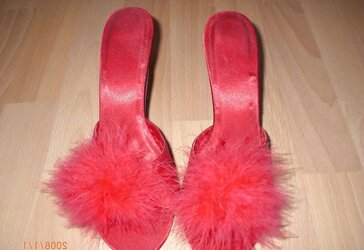 Super-Hot feather mules