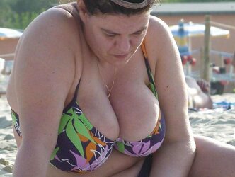 Chubby fledgling in bikini