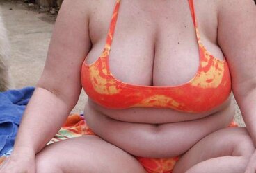 Chubby fledgling in bikini