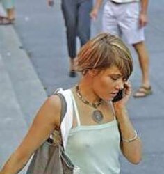 Sans Bra ohne BH unterwegs