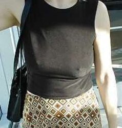 Sans Bra ohne BH unterwegs