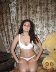 RUSSIAN DAME POSING FOR BOYFRIEND