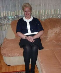 Russian mature dame with super-sexy gams!