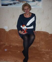 Russian mature dame with super-sexy gams!