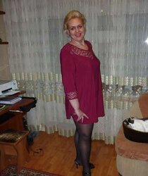 Russian mature dame with super-sexy gams!