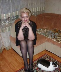 Russian mature dame with super-sexy gams!