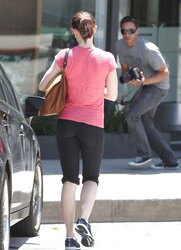 Emily Blunt in pantyhose at a gym in Beverly HillsEmily Blunt