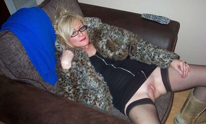 Mature-Ash-Blonde Hoe