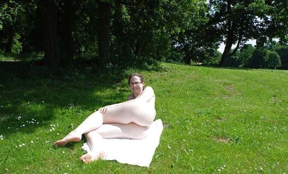 Zeigefreudig im Park , taunting at the public park