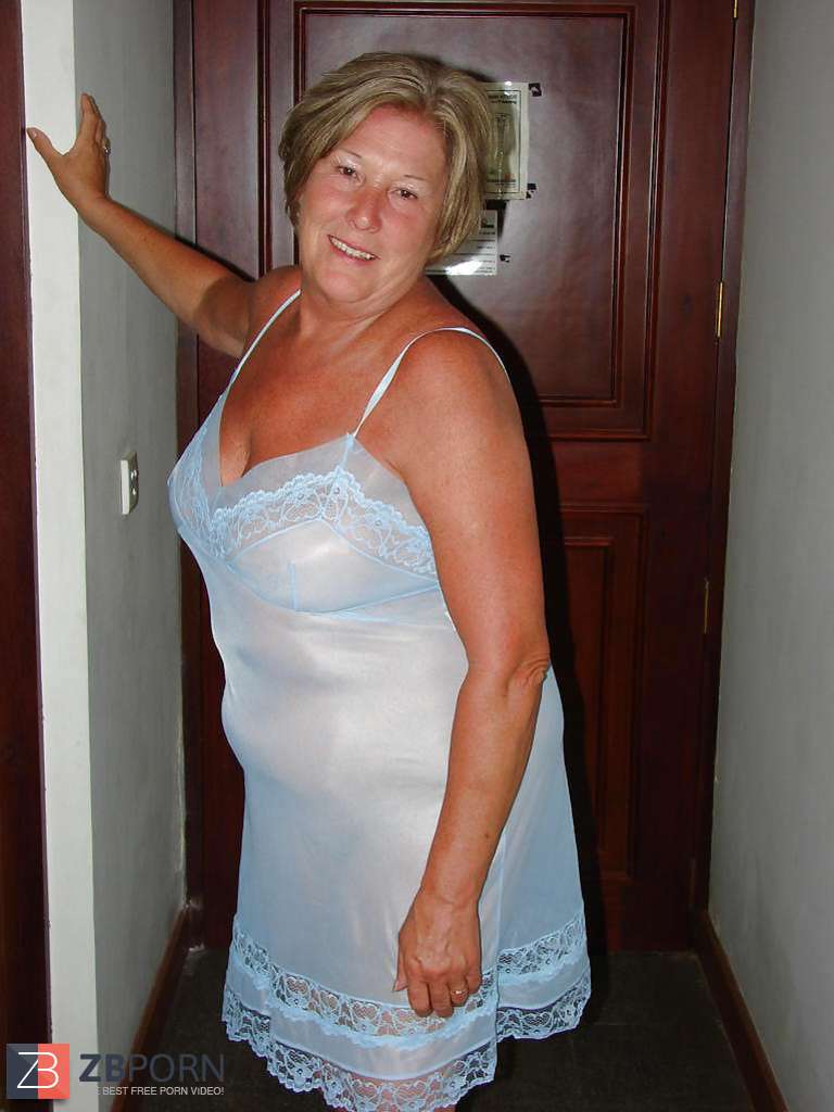 Granny in nightie - ZB Porn