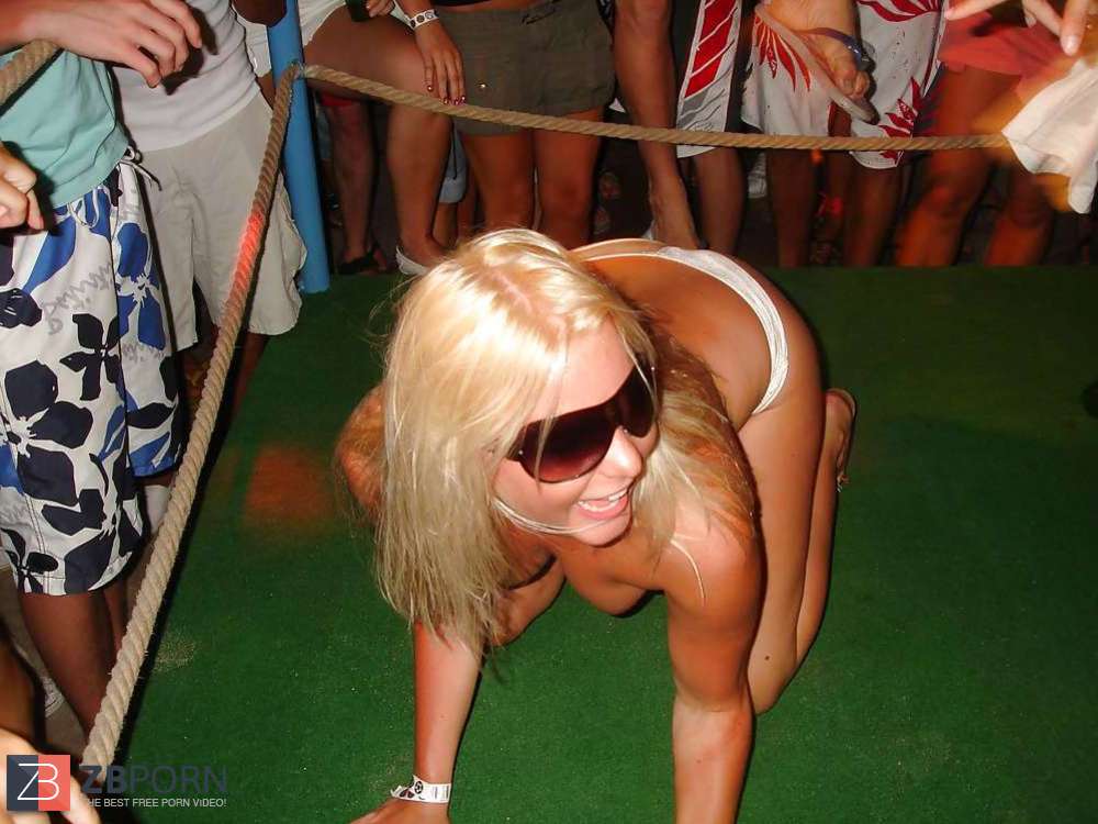 Androlog porno Sharon Stoun bilan erotik sahnalar