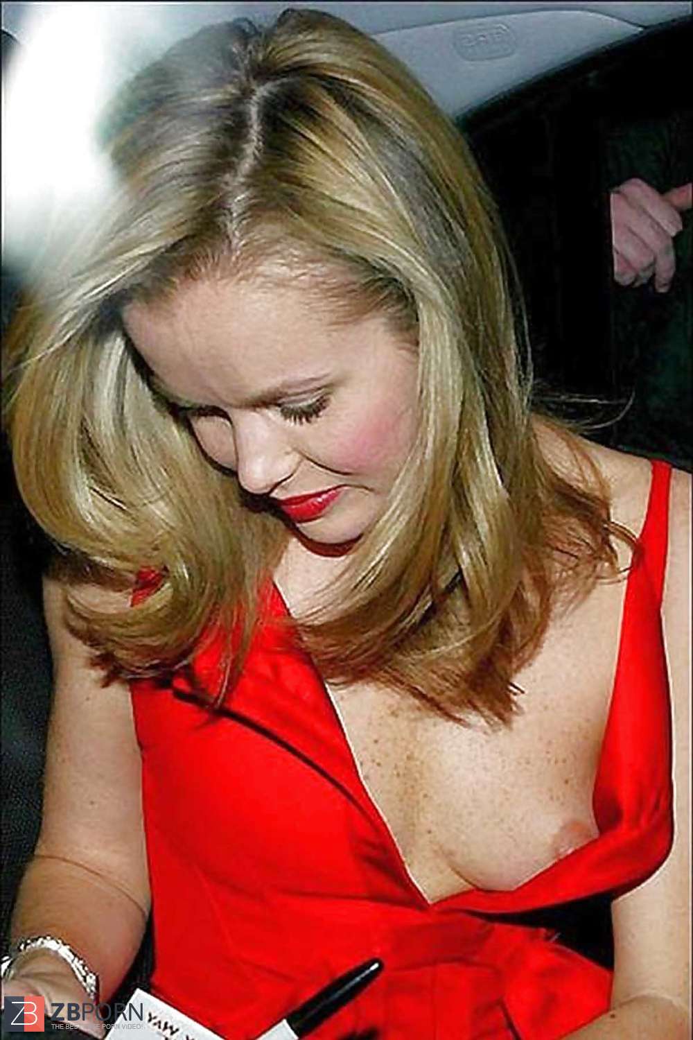 Celebrity upskirt and nip slides - ZB Porn