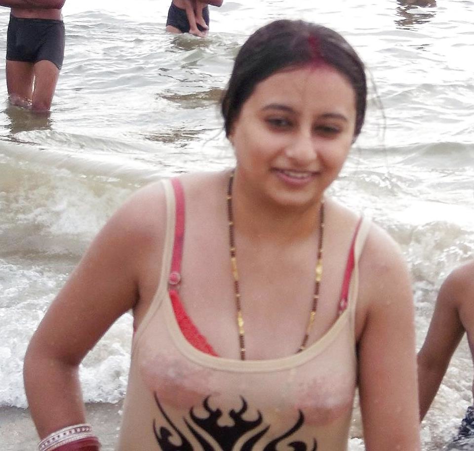 Indian Women bathing at sea ganga - ZB Porn