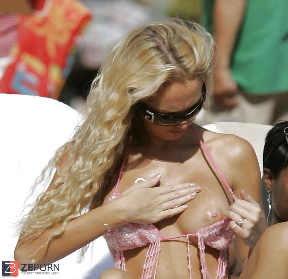 Remarkable Beach Nipslip by Voyeur TROC - ZB Porn