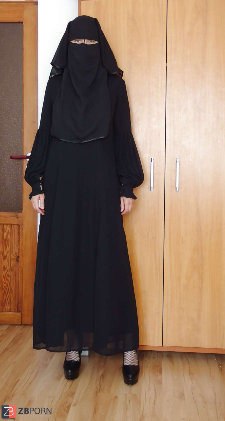 Ebony niqab - ZB Porn