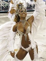 Samba dancers unwrap