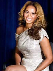 Beyonce in a wonderful mini-skirt