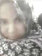 Webcam on arab hijab grl! she is paki niqab with jilbab