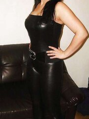 Chicks in lycra or latex leggings