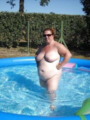 MA FEMME A POIL DANS LA PISCINE