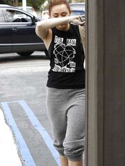 Miley Cyrus going to a gym in Toluca Lake