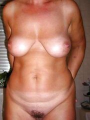 Mature displaying her bod but not her face